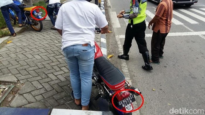 Polisi Tilang Motor Berpelat Generasi Micin dan Kids Zaman Now