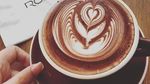Ada Iced Espresso Latte Enak di Kafe yang Simpel dan Cozy Ini
