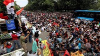 Mereka datang dari berbagai daerah seperti Surabaya, Bandung, Yogyakarta dan kota-kota lainnya.