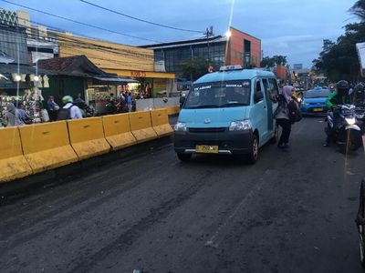 Foto: Sopir Angkot kembali Narik di Jalan Jatibaru