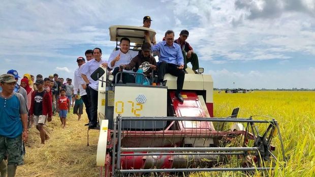 Ketua DPR-Ketua MPR-KSP Moeldoko Ikut Panen Raya di Banyuasin