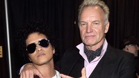 Firasat Sting nggak salah, karena Bruno Mars berhasil bawa pulang 7 buah piala malam itu. Jamie McCarthy/Getty Images for NARAS.