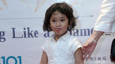 Pose Bilqis Khumairah Razak, Putri Ayu Ting Ting