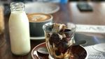 Ada Iced Espresso Latte Enak di Kafe yang Simpel dan Cozy Ini
