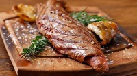 Ini dia salah satu menu steak yang ada di restoran milik Chef Salt Bae. Duh, terlihat enak ya steaknya. Foto: Istimewa