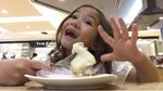 Anak Mona Ratuliu Ini Gemesin Banget Kalau Lagi Makan!