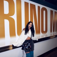 Setahun setelah pacaran dengan Bruno Mars, Jessica Caban yang lahir di Puerto Rico, 13 Juni 1982, diajak tinggal bareng oleh sang kekasih di Hollywood Hills. (Foto: Instagram)