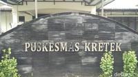 Saat ini Septiana masih dirawat di Puskesmas Kretek.  (Foto: Usman Hadi/detikcom)