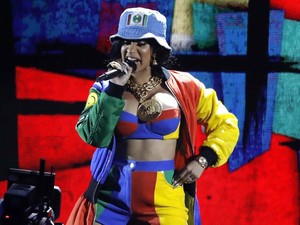 Terus Meroket, Cardi B Kalahkan Rekor Album Taylor Swift