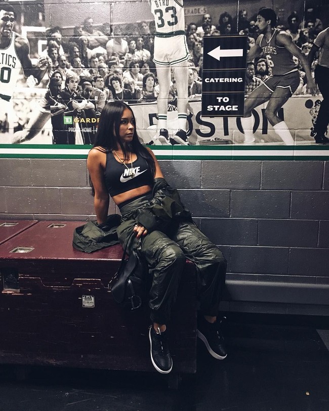 Inilah sosok Jessica Caban, yang cantik dan seksi dengan rambut cokelat gelap. (Foto: Instagram)