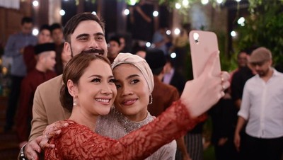 Penyanyi Malaysia Yuna Menikah dengan Adik Ipar BCL, Ini Gaya Hijabnya