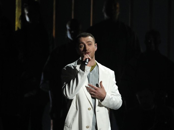 60th Annual Grammy Awards – Show – New York, U.S., 28/01/2018 – Sam Smith performs Pray. REUTERS/Lucas Jackson