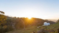 Terdapat tiga pilihan tenda, Leo, Virgo, dan Cancer. Ketiga tenda ini memiliki pemandangan yang berbeda-beda, namun dijamin sangat indah. (Bubble Tents Australia)