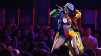 Cardi B juga menggoyang panggung Grammy Awards 2018. Foto: REUTERS/Lucas Jackson