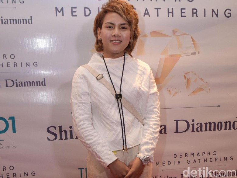 Evelyn dan Adik Miller Khan Mesra, Aming (Kayaknya) Masih Betah Jomblo Evelyn dan Adik Miller Khan Mesra, Aming (Kayaknya) Masih Betah Jomblo