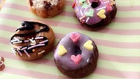 Tidak hanya berbentuk makanan asin, permen racikan ini juga ada yang berbentuk dessert. Seperti mini donat yang diunggah akun instagram @michebeck ini. Foto: Istimewa