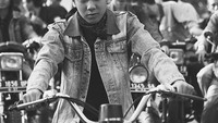 Ini saat Iqbaal menjadi sosok Dilan di film Dilan 1990. Foto: Instagram Iqbaal Ramadan
