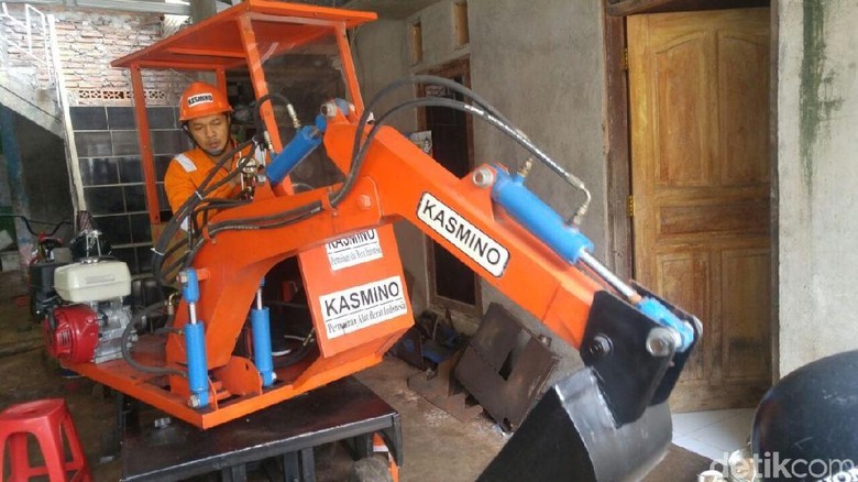 Ini Penampakan Ekskavator Mini Buatan Kasmin di Semarang Ini Penampakan Ekskavator Mini Buatan Kasmin di Semarang