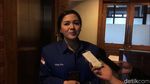 Gaya Vicky Shu Berjaket Demokrat