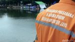Aksi Pasukan Oranye Bersihkan Danau Sunter