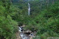 Air Terjun di Banjarnegara Ini Bisa Berubah Warna