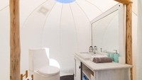 Untuk menginap di sini permalamnya, traveler harus membayar 250 Dolar (Rp 3,3 juta) dan harga untuk weekend 310 Dolar (sekitar Rp 4,1 juta). (Bubble Tents Australia)