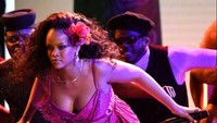 Rihanna begitu memukau di atas panggung Grammy Awards 2018. Foto: Istimewa