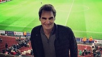 Suatu saat Roger juga menyempatkan diri untuk menonton pertandingan sepakbola. (Foto: Instagram/rogerfederer)