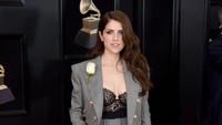Anna Kendrick benar-benar mabuk akibat kebanyakan minum bir di Drinking Buddies. Dok. Getty Images