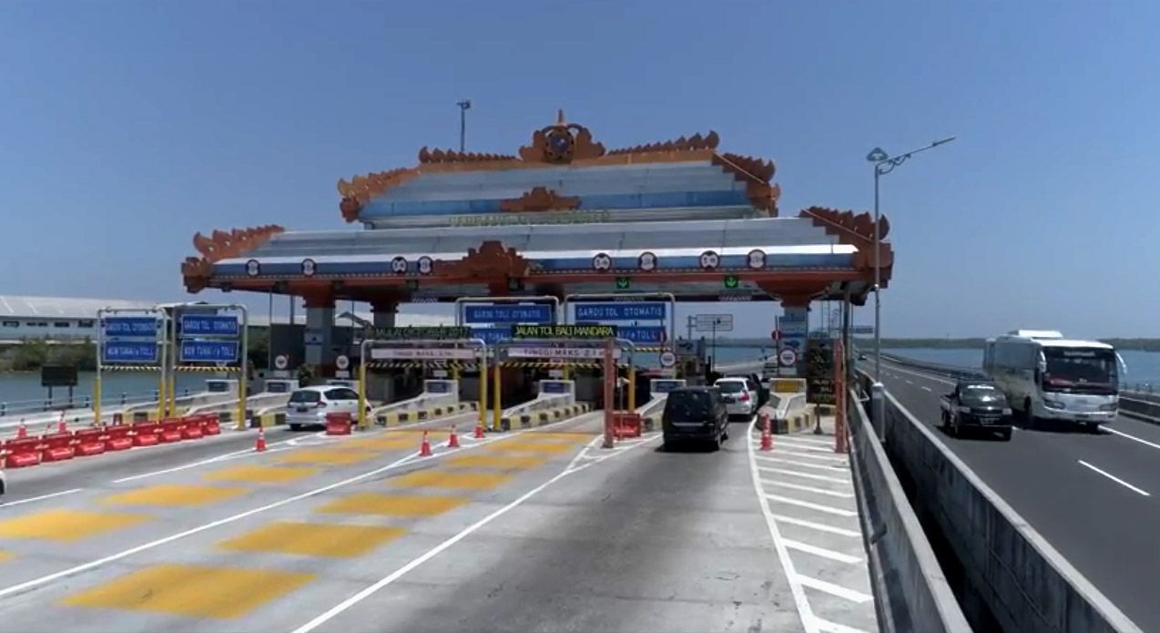 Sejumlah gempa mengguncang wilayah barat Pulau Jawa yang getarannya terasa hingga Jakarta. Gempa harusnya bukan hal yang aneh terjadi di Indonesia mengingat wilayah Indonesia masuk dalam cincin api atu ring of fire.Dengan kondisi tersebut, bagaimana ketahanan infrastruktur RI terhadap gempa? Salah satu infrastruktur yang mendapat perhatian adalah jalan tol Bali Mandara yang hampir 100% strukturnya merupakan jalan layang yang membentang di atas laut. Direktur Utama PT Jasamarga Bali Tol, Akhmad Tito Karim, berani menjamin jalan tol yang dikelolanya tahan terhadap gempa. 