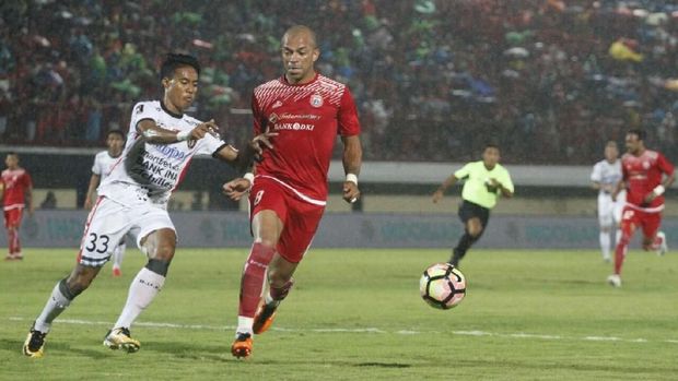 Bali United berhasil mempertahankan keunggulan 3-2 meski mendapat tekanan hebat dari Persija di menit akhir.