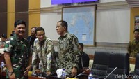 Di awal rapat, Abdul Kharis mengucapkan selamat atas pelantikan Marsekal Hadi sebagai Panglima TNI.