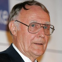 IKEA cukup dikenal dunia, termasuk Indonesia, sebagai perusahaan furnitur yang inovatif. Kepergian pendirinya, Ingvar Kamprad pun membawa kesedihan tersendiri bagi para penggemar produknya di seluruh dunia. Ini sembilan produk paling ikonik semenjak berdirinya perusahaan furnitur terbesar di Swedia itu pada 1943, seperti dikutip dari Architectural Digest. Foto: Getty Images