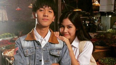 7 Gaya Jadul ala Film Dilan 1990 yang Bakal Hits Lagi di 2018
