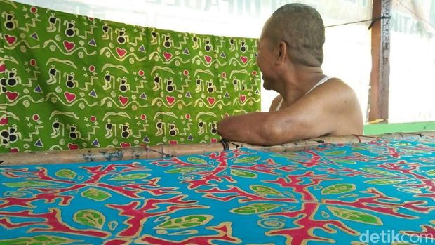 Para Difabel di Blora Ini Bikin Batik 'Caper' Khusus untuk Jokowi