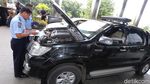 KPK Hibahkan 2 Mobil Sitaan Koruptor ke Rupbasan