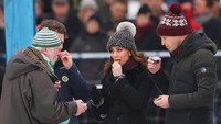Pangeran William dan Kate Middleton tidak mengajak dua anak mereka, George dan Charlotte dalam kunjungan kali ini.
