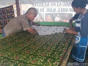 Para Difabel di Blora Ini Bikin Batik Caper Khusus untuk Jokowi