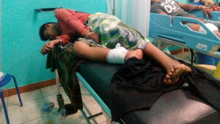 Lawan Pakai Gunting, Akbar Ditembak Kakinya oleh Polisi