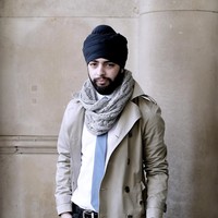 Pria Sikh pun juga memakai Turban. Tak hanya orangtua, tapi kaum mudanya juga. Turban membalut rambut panjang pria Sikh yang haram dipotong sebagai bentuk penghormatan pada Sang Pencipta. (Foto: Getty Images)