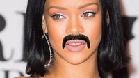 Rihanna jadi mirip siapa nih guys? (Dok. Bored Panda)