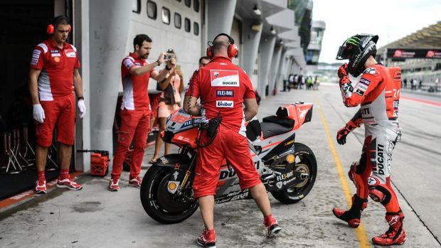 Jorge Lorenzo mengaku beruntung tidak mengalami kecelakaan di tikungan pertama MotoGP Qatar.