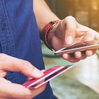 Jika modal pribadi tak mencukupi, biasanya para hypebeast akan mengandalkan sumber dana dari orangtua. Namun ini masih dalam perdebatan. Banyak kaum hypebeast berargumen, membiayai gaya hidup mewahnya dengan uang hasil jerih payah sendiri.  (Foto: Thinkstock)