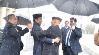 Kedatangan Yang Mulia tidak perlu membawa emas, tapi membawa hujan dan salju. Hujan dan salju merupakan berkah bagi kami. Salju dan hujan tidak pernah memilih akan turun pada orang kaya atau orang miskin, kata Presiden Ghani.  (Foto: Rusman - Biro Pers Setpres)