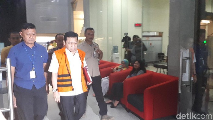 Usai Diperiksa KPK, Setya Novanto Irit Bicara soal Kasusnya