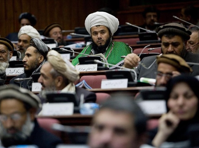 Mereka yang di timur Afghanistan menggunakan turban yang terlilit rapi tanpa ada sisa kain yang menjuntai. Turban jenis ini dikenal dengan sebutan shimla. (Foto: Getty Images)