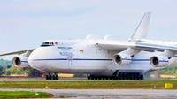 Ini adalah pesawat terbesar bernama Antonov AN-225 Mriya. Pesawat ini memiliki beban 640 ton namun jarak tempuhnya hanya 2.160 mil laut. Terdapat enam mesin turbofan sebagai penggeraknya. Istimewa/Antaeustravel.