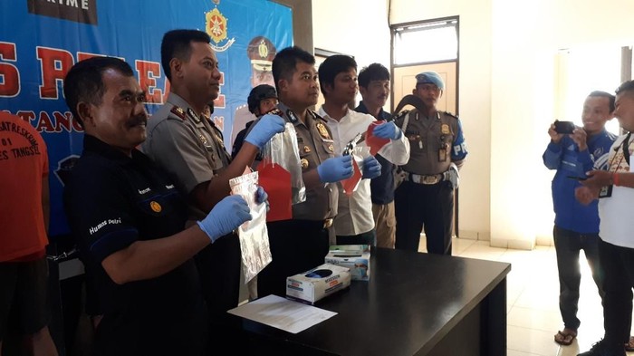 Mengaku Polisi dan Peras Pengendara, 2 Pria Ditangkap di Tangsel