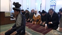 Presiden Joko Widodo menjadi imam shalat saat kunjungan ke Afghanistan, Senin (29/1/2018).  Screenshot video BPMI