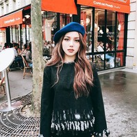 Pada foto-foto yang diposting di Instagramnya, Pony terlihat menjalani gaya hidup mewah. Ia pun menujukkan beberapa foto liburannya ke Shanghai hingga Paris. Foto: Instagram